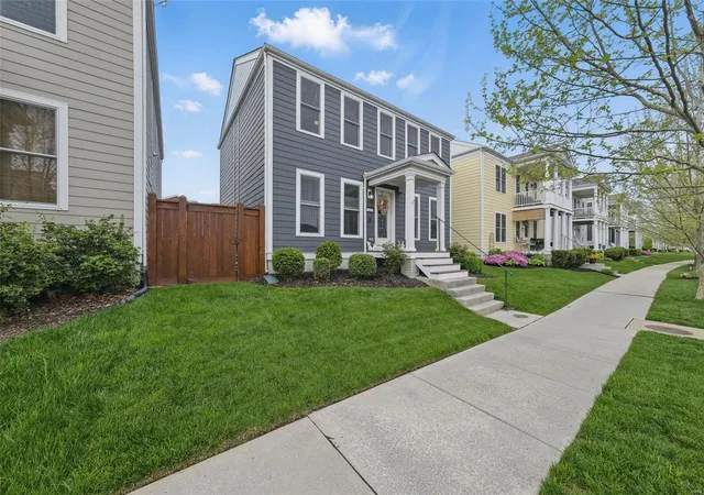 Photo 3 of Single family home for sale at 6029 New Town Dr, Saint Charles, MO 63301 | MLS# 25027291 | Listing updated on 2025-04-30