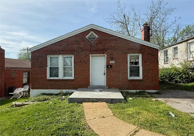 Photo 1 of Single family home for sale at 820 Elias Ave, Saint Louis, MO 63147 | MLS# 25027294 | Listing updated on 2025-04-26