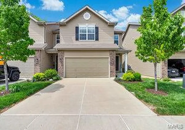 Townhouse for sale at 5117 Tesson Grove Dr, Saint Louis, MO 63128 | MLS# 25027310