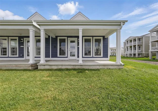 Photo 1 of Single family home for sale at 4005 Marais Temps Clair Dr, Saint Charles, MO 63301 | MLS# 25027355 | Listing updated on 2025-04-27