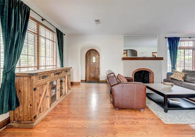 Photo 2 of Single family home for sale at 7601 Gannon Ave, Saint Louis, MO 63130 | MLS# 25027369 | Listing updated on 2025-05-07