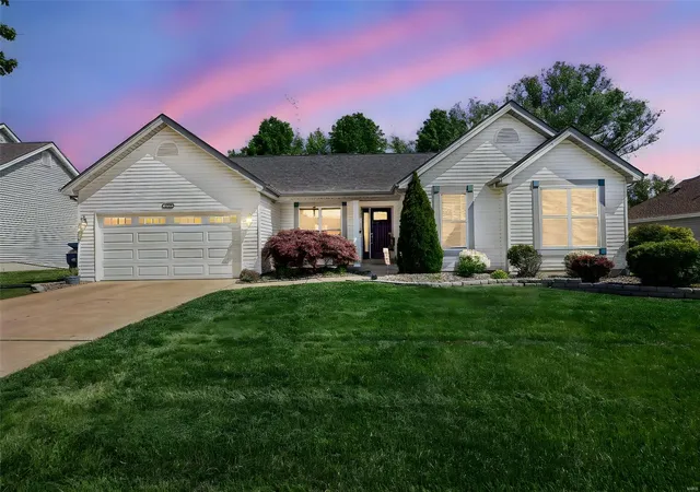 Photo 1 of Single family home for sale at 1603 Broadsword Ln, Lake Saint Louis, MO 63367 | MLS# 25027405 | Listing updated on 2025-05-08