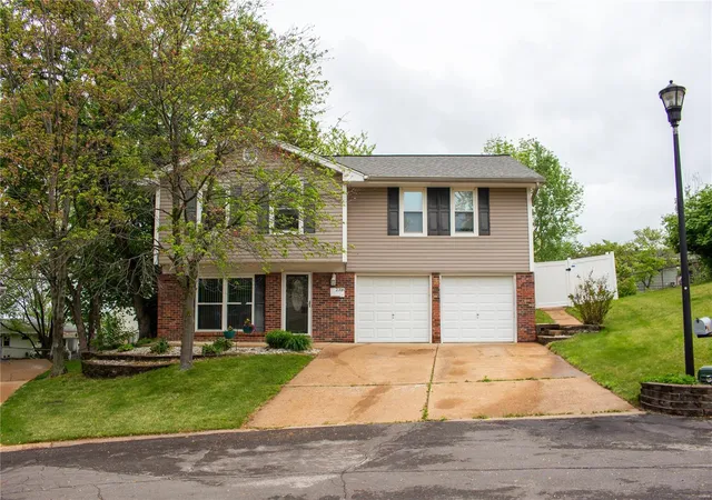 Photo 1 of Single family home for sale at 2316 Nantucket Ct, High Ridge, MO 63049 | MLS# 25027407 | Listing updated on 2025-04-28