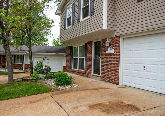 Photo 2 of Single family home for sale at 2316 Nantucket Ct, High Ridge, MO 63049 | MLS# 25027407 | Listing updated on 2025-04-28