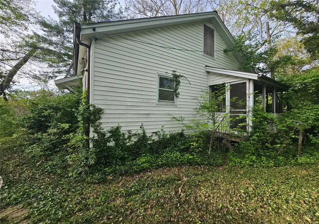 Photo 3 of Single family home for sale at 1628 Kemper Pl, Saint Louis, MO 63138 | MLS# 25027409 | Listing updated on 2025-04-30