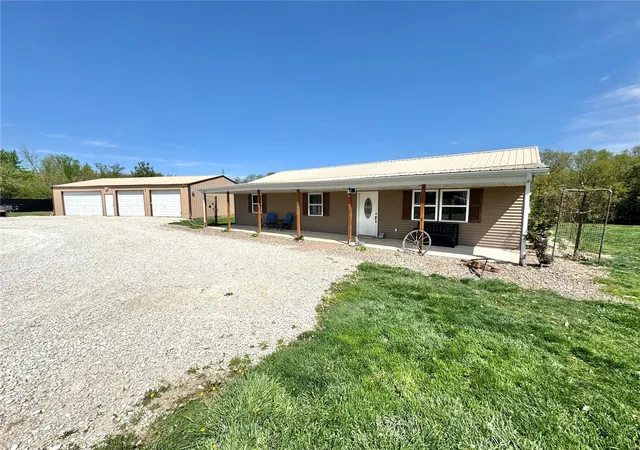 Photo 1 of Single family home for sale at 4450 Hwy 6, Haywood, MO 63454 | MLS# 25027491 | Listing updated on 2025-05-01