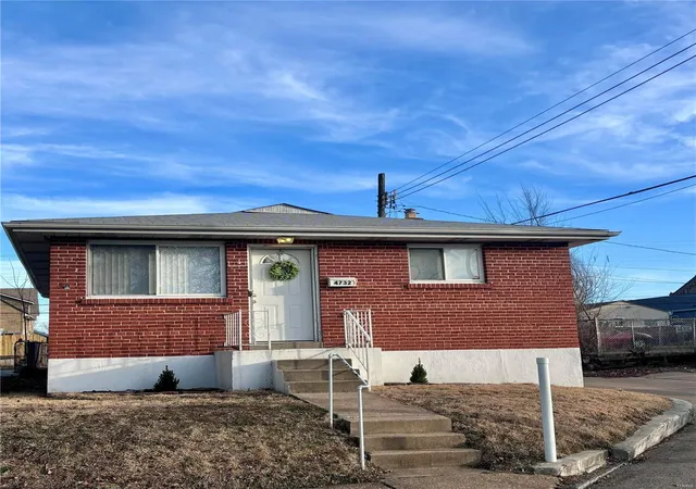 Photo 2 of Single family home for sale at 4732 Varrelmann Ave, Saint Louis, MO 63116 | MLS# 25027590 | Listing updated on 2025-05-02