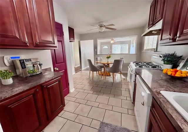 Photo 4 of Single family home for sale at 4732 Varrelmann Ave, Saint Louis, MO 63116 | MLS# 25027590 | Listing updated on 2025-05-02
