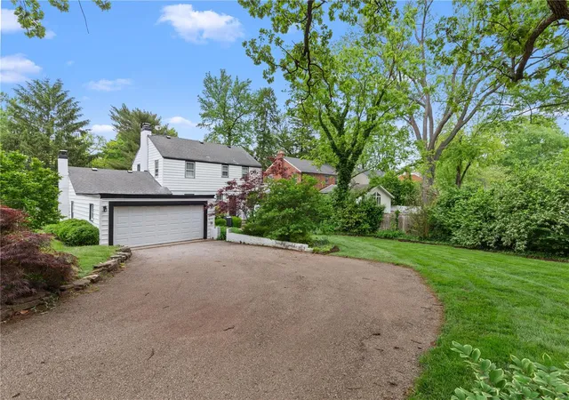 Photo 2 of Single family home for sale at 300 Gill Ave, Saint Louis, MO 63122 | MLS# 25027629 | Listing updated on 2025-05-08