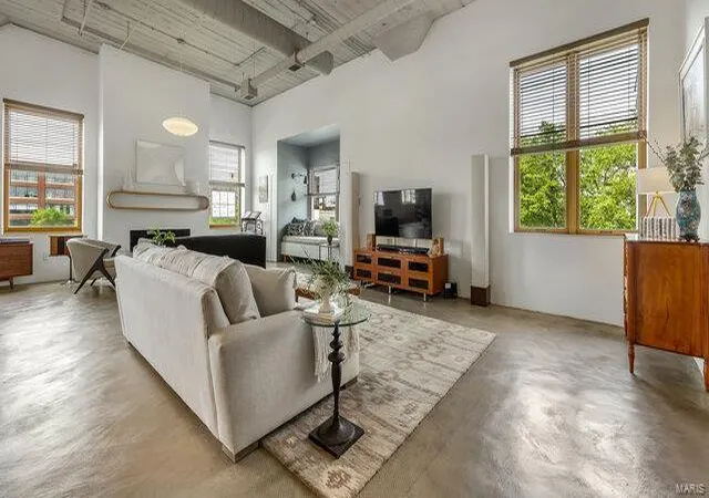 Photo 3 of Condo for sale at 4100 Laclede Ave #314, Saint Louis, MO 63108 | MLS# 25027672 | Listing updated on 2025-04-30