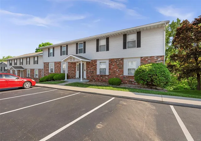 Photo 15 of Condo for sale at 2314 Highland Hill Dr, Saint Peters, MO 63376 | MLS# 25027699 | Listing updated on 2025-05-01