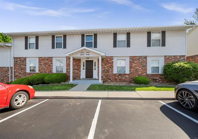 Photo 2 of Condo for sale at 2314 Highland Hill Dr, Saint Peters, MO 63376 | MLS# 25027699 | Listing updated on 2025-05-01