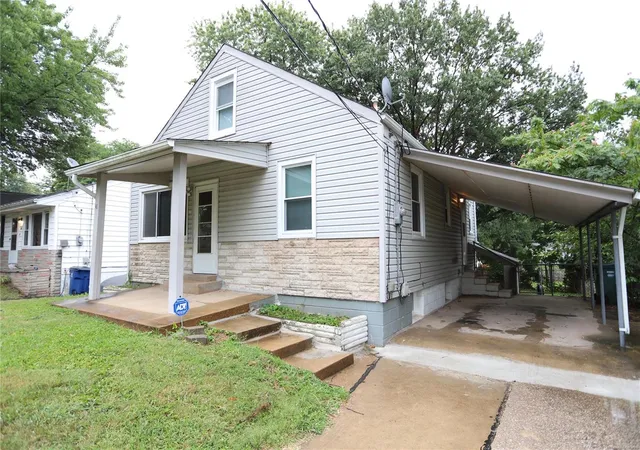 Photo 1 of Single family home for sale at 48 Young Dr, Saint Louis, MO 63135 | MLS# 25027704 | Listing updated on 2025-04-28