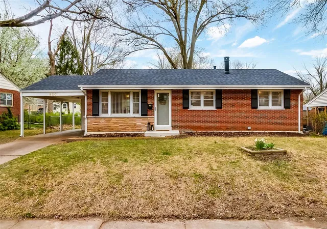 Photo 2 of Single family home for sale at 920 Thatcher Ave, Saint Louis, MO 63135 | MLS# 25027713 | Listing updated on 2025-04-29