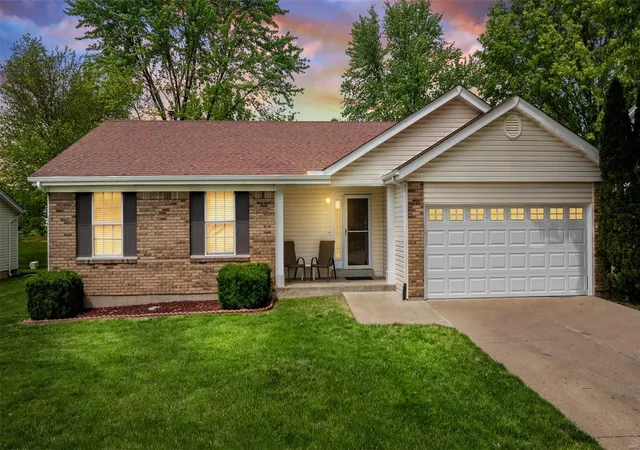 Photo 1 of Single family home for sale at 814 Haversham Dr, Saint Charles, MO 63304 | MLS# 25027751 | Listing updated on 2025-05-07