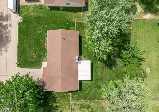 Photo 3 of Single family home for sale at 814 Haversham Dr, Saint Charles, MO 63304 | MLS# 25027751 | Listing updated on 2025-05-07
