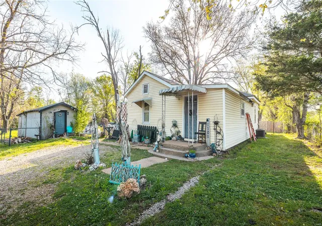 Photo 2 of Single family home for sale at 1101 N Main St, Mineral Point, MO 63660 | MLS# 25027765 | Listing updated on 2025-04-29