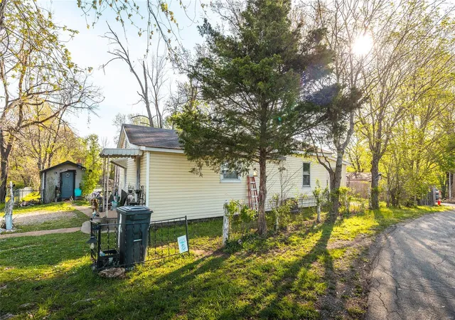 Photo 3 of Single family home for sale at 1101 N Main St, Mineral Point, MO 63660 | MLS# 25027765 | Listing updated on 2025-04-29