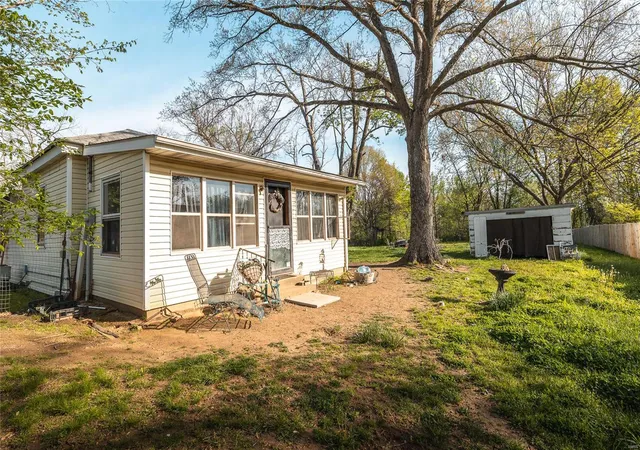Photo 4 of Single family home for sale at 1101 N Main St, Mineral Point, MO 63660 | MLS# 25027765 | Listing updated on 2025-04-29