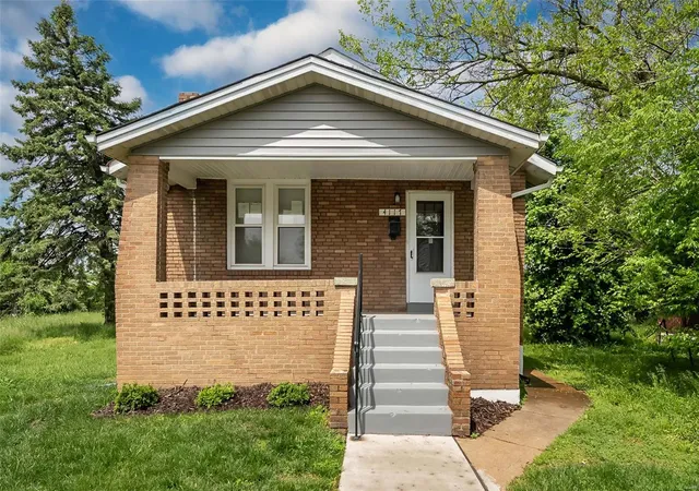 Photo 1 of Single family home for sale at 4117 Ravenwood Ave, Saint Louis, MO 63121 | MLS# 25027792 | Listing updated on 2025-05-01