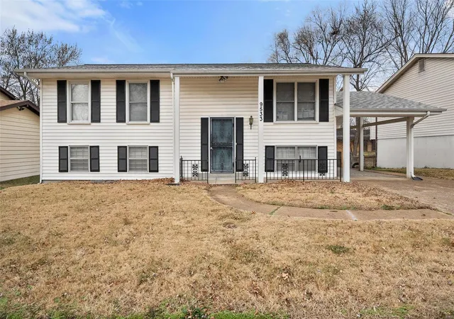 Photo 1 of Single family home for sale at 9533 Winkler Dr, Saint Louis, MO 63136 | MLS# 25027795 | Listing updated on 2025-05-01