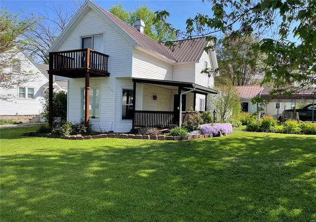 Photo 2 of Single family home for sale at 500 N Main St, Vandalia, MO 63382 | MLS# 25027799 | Listing updated on 2025-04-30