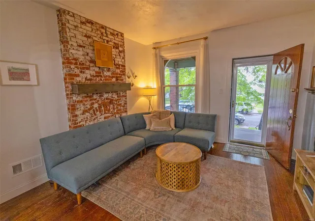Photo 3 of Single family home for sale at 5424 Odell St, Saint Louis, MO 63139 | MLS# 25027836 | Listing updated on 2025-05-01