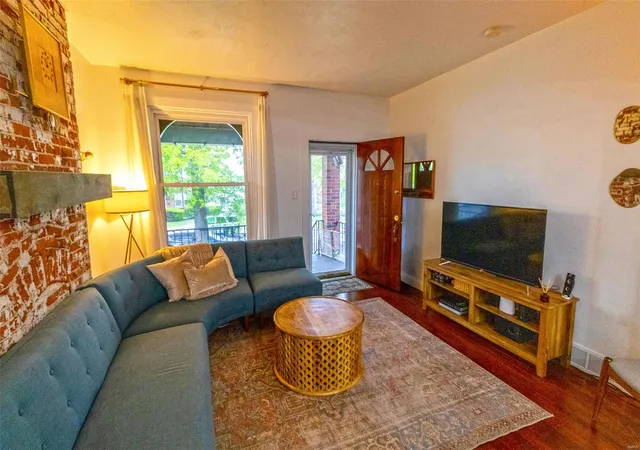 Photo 4 of Single family home for sale at 5424 Odell St, Saint Louis, MO 63139 | MLS# 25027836 | Listing updated on 2025-05-01