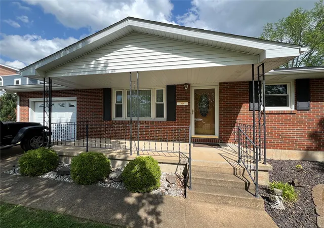 Photo 2 of Single family home for sale at 215 Lee St, Fredericktown, MO 63645 | MLS# 25027861 | Listing updated on 2025-04-29