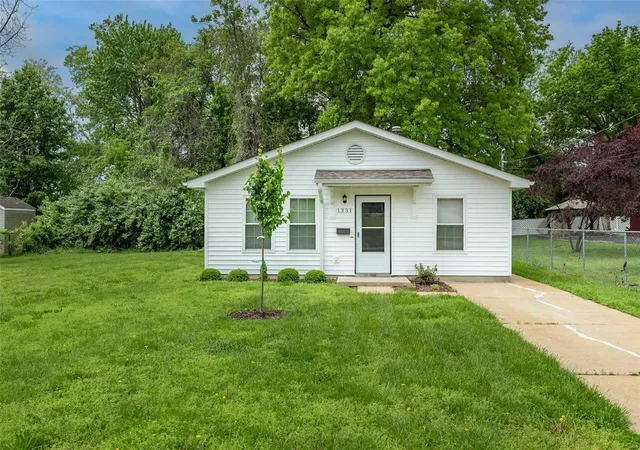 Photo 2 of Single family home for sale at 1331 Belrue Ave, Saint Louis, MO 63133 | MLS# 25027898 | Listing updated on 2025-05-01