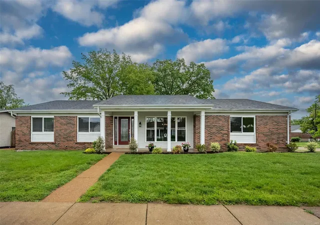 Photo 1 of Single family home for sale at 5188 Amberglow Dr, Saint Louis, MO 63129 | MLS# 25027907 | Listing updated on 2025-05-01