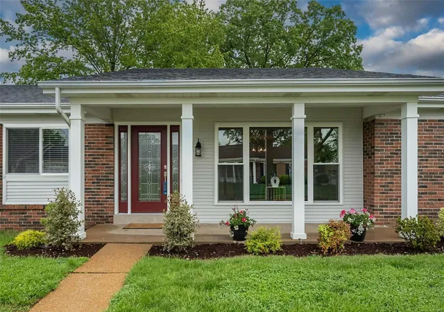 Photo 2 of Single family home for sale at 5188 Amberglow Dr, Saint Louis, MO 63129 | MLS# 25027907 | Listing updated on 2025-05-01