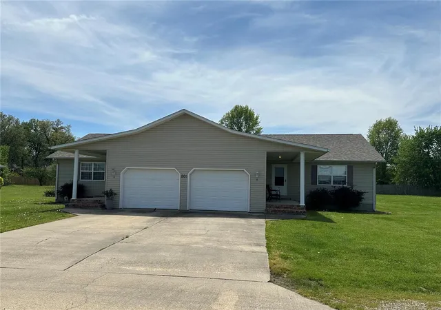 Photo 2 of Multi family home for sale at 801 Susan St #A-B, Dexter, MO 63841 | MLS# 25027954 | Listing updated on 2025-04-29