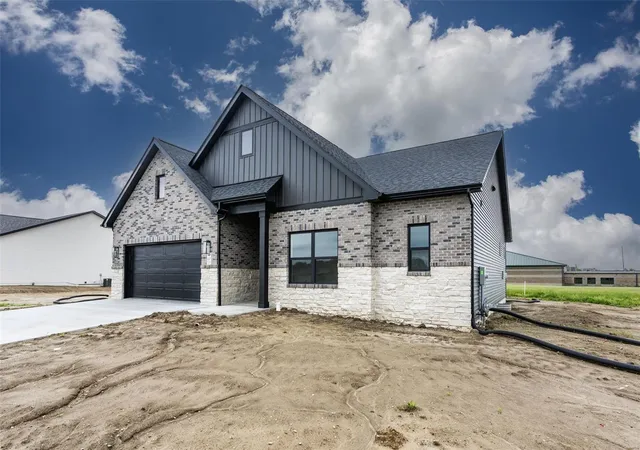 Photo 3 of Single family home for sale at 837 Bushwood Way, O Fallon, IL 62269 | MLS# 25027960 | Listing updated on 2025-05-06