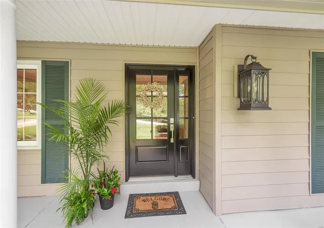 Photo 2 of Single family home for sale at 667 Country Manor Ln, Saint Louis, MO 63141 | MLS# 25027965 | Listing updated on 2025-05-08