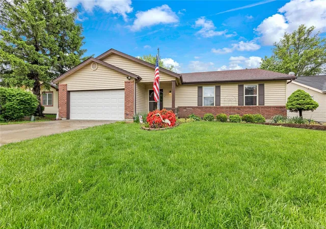 Photo 1 of Single family home for sale at 3024 Country Knoll Dr, Saint Charles, MO 63303 | MLS# 25027966 | Listing updated on 2025-05-02