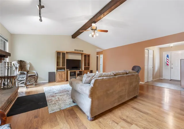 Photo 2 of Single family home for sale at 3024 Country Knoll Dr, Saint Charles, MO 63303 | MLS# 25027966 | Listing updated on 2025-05-02