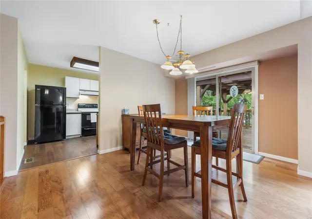 Photo 3 of Single family home for sale at 3024 Country Knoll Dr, Saint Charles, MO 63303 | MLS# 25027966 | Listing updated on 2025-05-02
