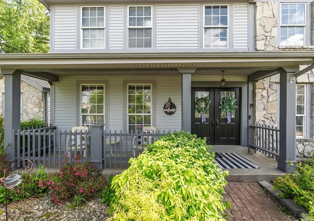 Photo 2 of Single family home for sale at 10 Elk Ridge Ct, Saint Charles, MO 63304 | MLS# 25027973 | Listing updated on 2025-05-08