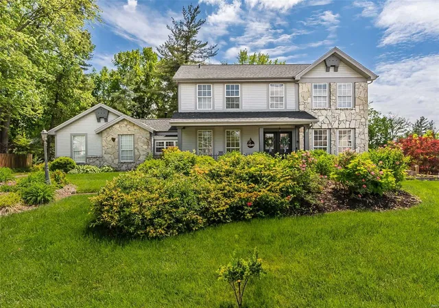 Photo 1 of Single family home for sale at 10 Elk Ridge Ct, Saint Charles, MO 63304 | MLS# 25027973 | Listing updated on 2025-05-08