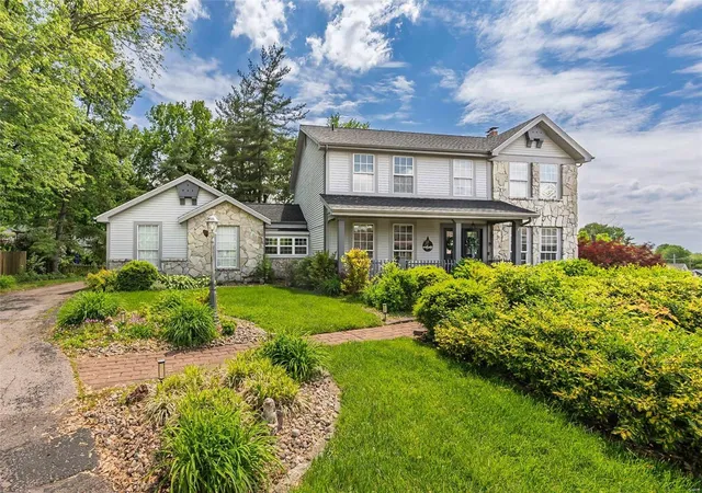Photo 3 of Single family home for sale at 10 Elk Ridge Ct, Saint Charles, MO 63304 | MLS# 25027973 | Listing updated on 2025-05-08