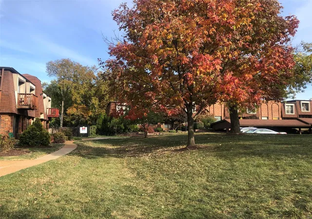 Photo 3 of Condo for sale at 1163 Appleseed Ln #B, Saint Louis, MO 63132 | MLS# 25027995 | Listing updated on 2025-04-30