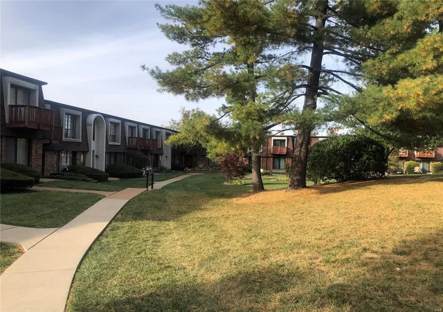 Photo 4 of Condo for sale at 1163 Appleseed Ln #B, Saint Louis, MO 63132 | MLS# 25027995 | Listing updated on 2025-04-30