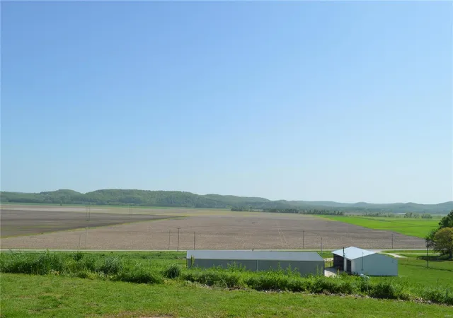Photo 8 of Single family home for sale at 3 Green Valley Ln, Hermann, MO 65041 | MLS# 25028018 | Listing updated on 2025-04-29
