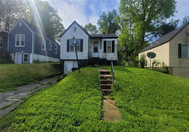 Photo 1 of Single family home for sale at 8820 Eichler Pl, Saint Louis, MO 63136 | MLS# 25028062 | Listing updated on 2025-05-02