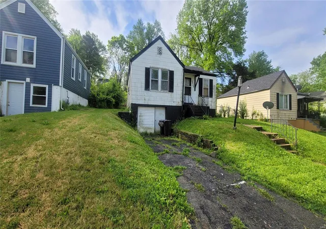 Photo 3 of Single family home for sale at 8820 Eichler Pl, Saint Louis, MO 63136 | MLS# 25028062 | Listing updated on 2025-05-02