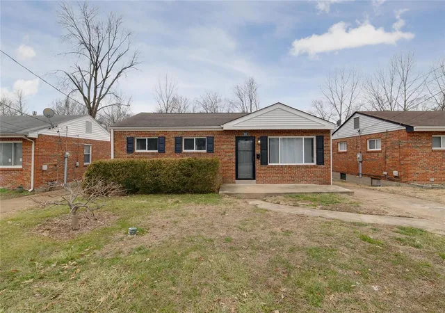 Photo 2 of Single family home for sale at 8452 Braddock Dr, Saint Louis, MO 63132 | MLS# 25028085 | Listing updated on 2025-05-01