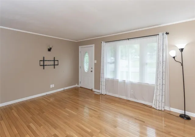 Photo 2 of Single family home for sale at 613 S Duchesne Dr, Saint Charles, MO 63301 | MLS# 25028115 | Listing updated on 2025-04-30