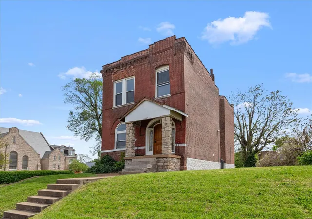 Photo 1 of Single family home for sale at 4212 E Page, Saint Louis, MO 63113 | MLS# 25028126 | Listing updated on 2025-04-30