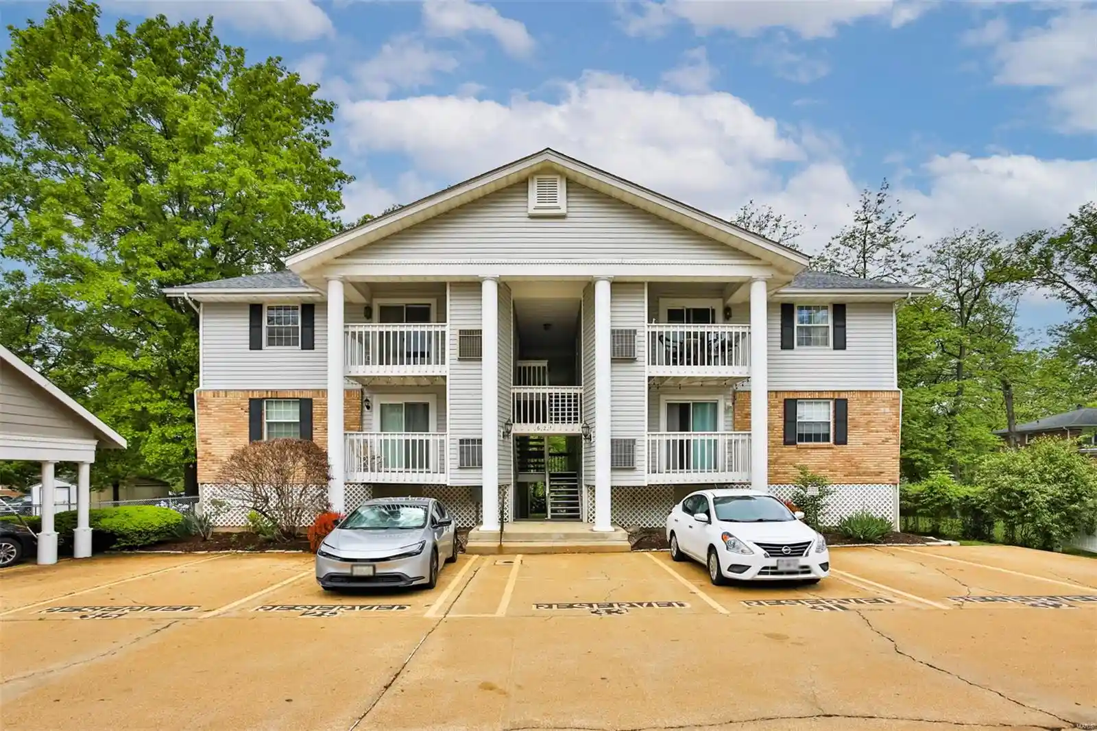 Listing Photo 1 - Condo for sale in 621 S Kirkwood Rd located at 621 S Kirkwood Rd, Kirkwood, MO 63122 - Unit #301